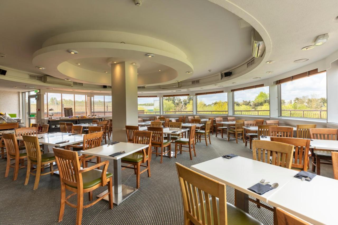 Holiday Inn Basildon By Ihg Экстерьер фото