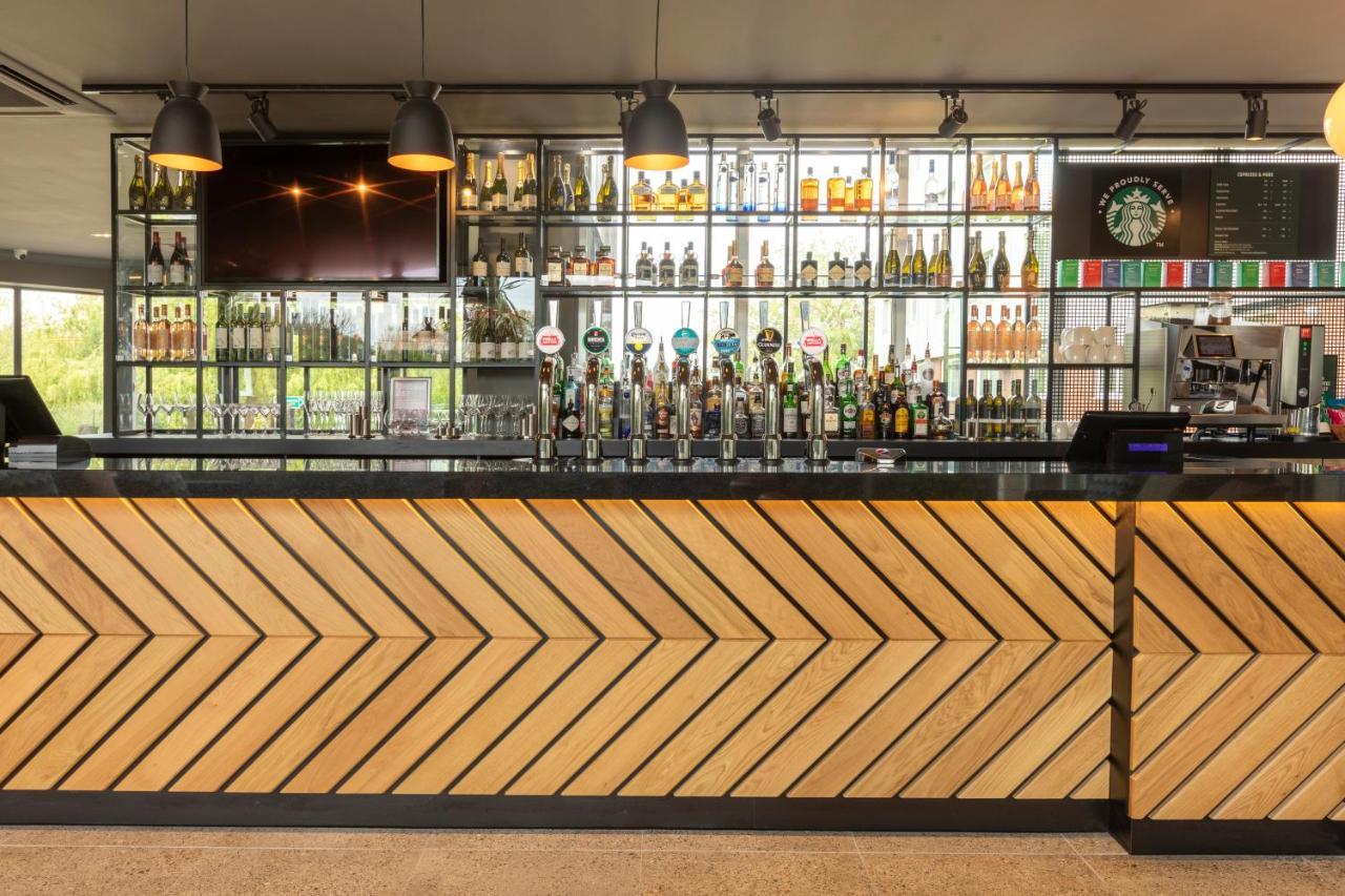 Holiday Inn Basildon By Ihg Экстерьер фото