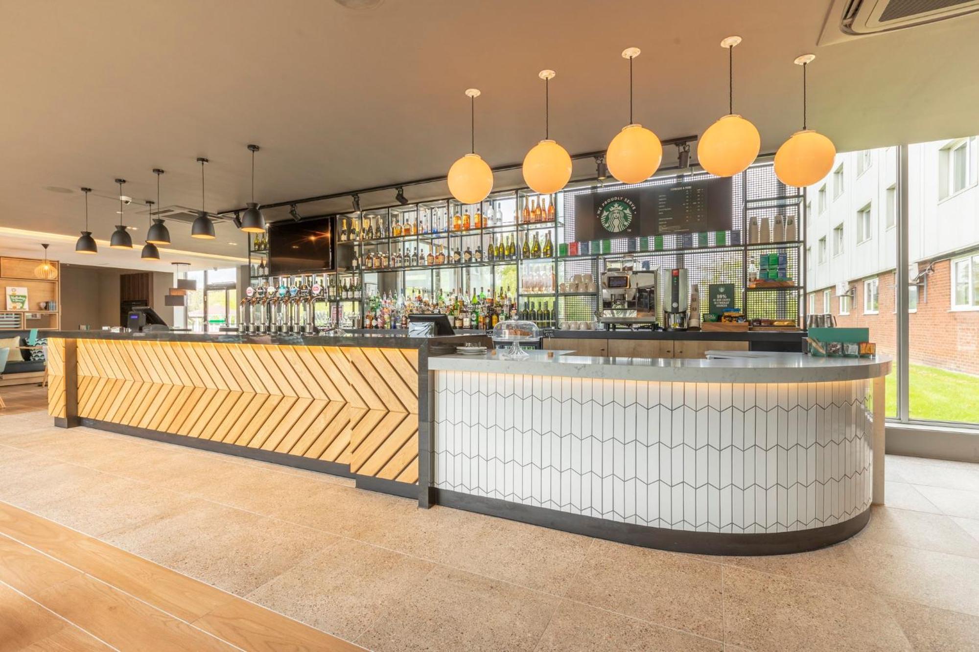 Holiday Inn Basildon By Ihg Экстерьер фото