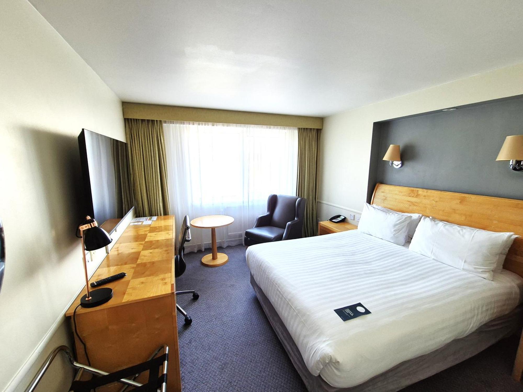 Holiday Inn Basildon By Ihg Экстерьер фото