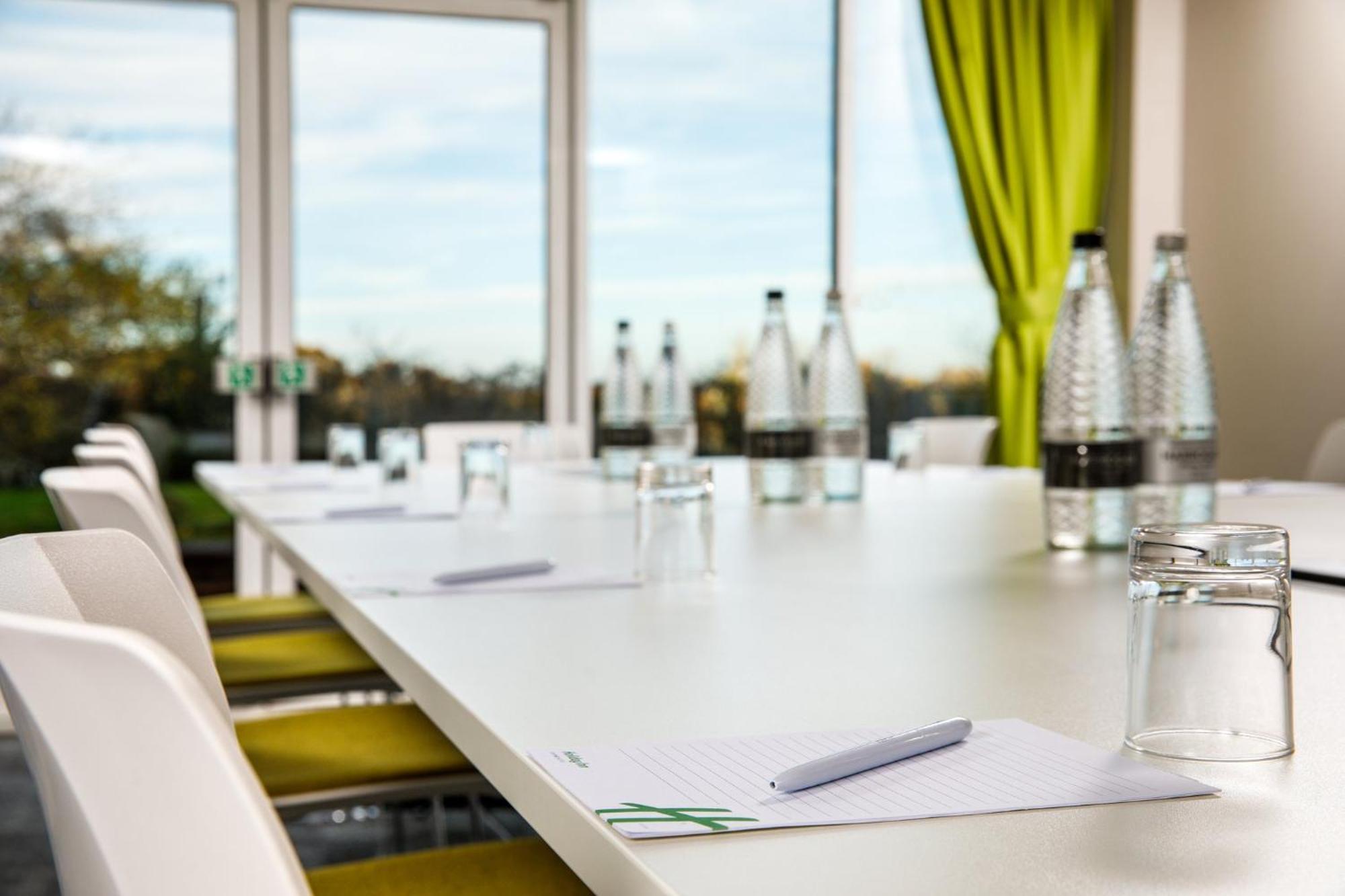 Holiday Inn Basildon By Ihg Экстерьер фото