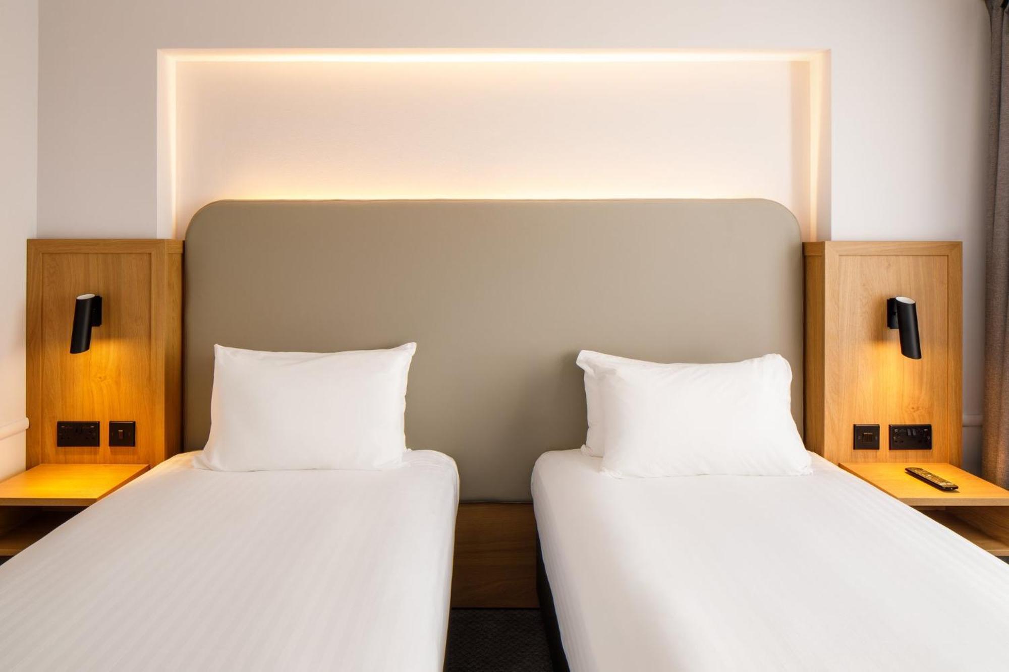 Holiday Inn Basildon By Ihg Экстерьер фото